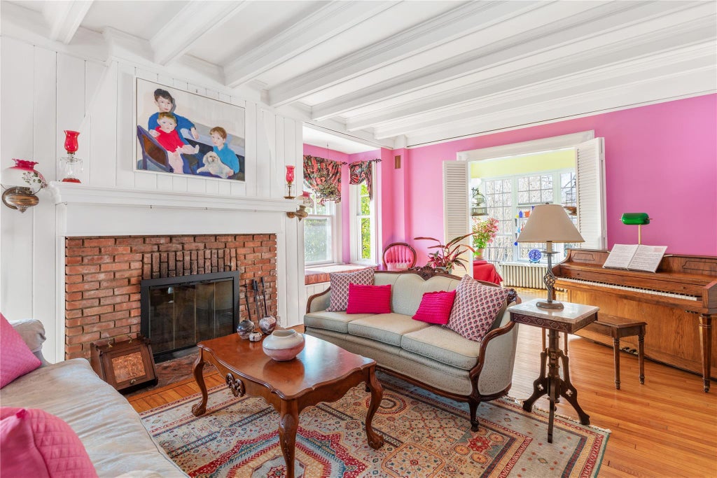 10 of 36 - 147 Windsor Avenue, Brightwaters, NY