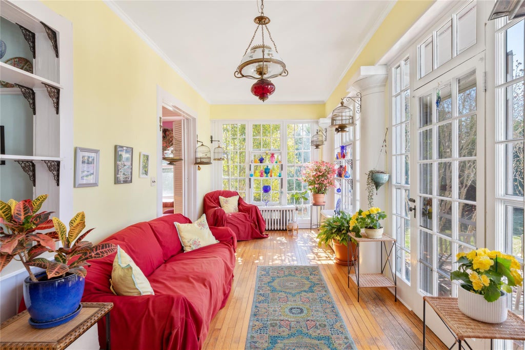 11 of 36 - 147 Windsor Avenue, Brightwaters, NY