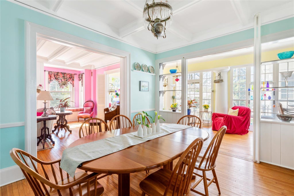 14 of 36 - 147 Windsor Avenue, Brightwaters, NY