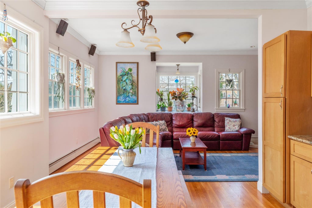 19 of 36 - 147 Windsor Avenue, Brightwaters, NY