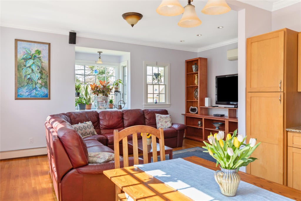 20 of 36 - 147 Windsor Avenue, Brightwaters, NY