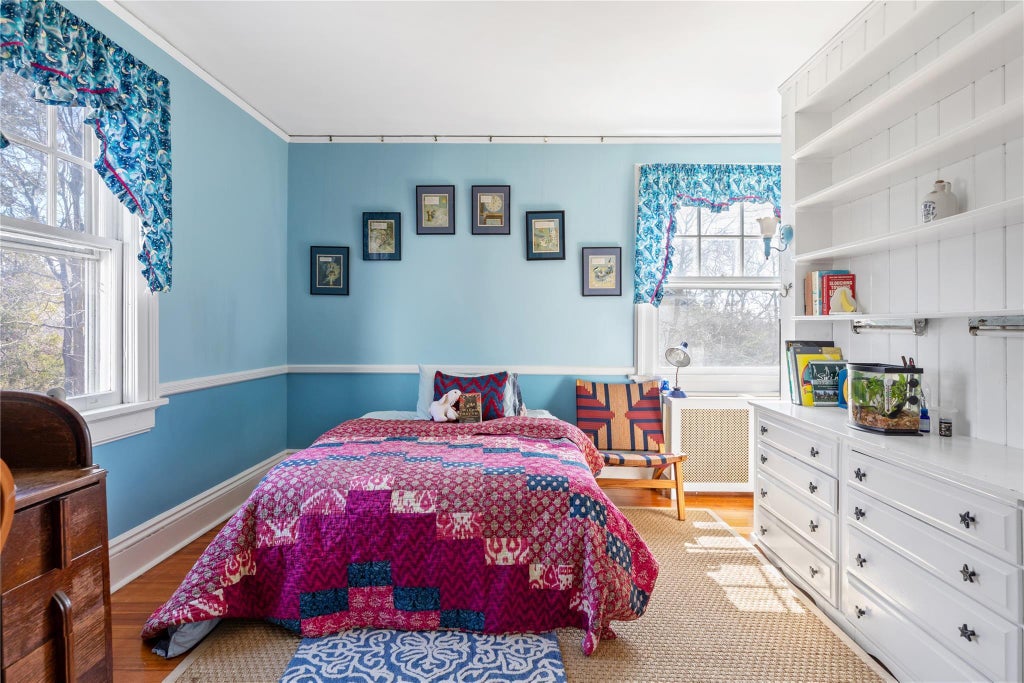 22 of 36 - 147 Windsor Avenue, Brightwaters, NY
