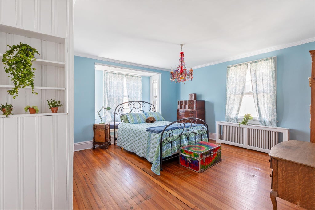 25 of 36 - 147 Windsor Avenue, Brightwaters, NY