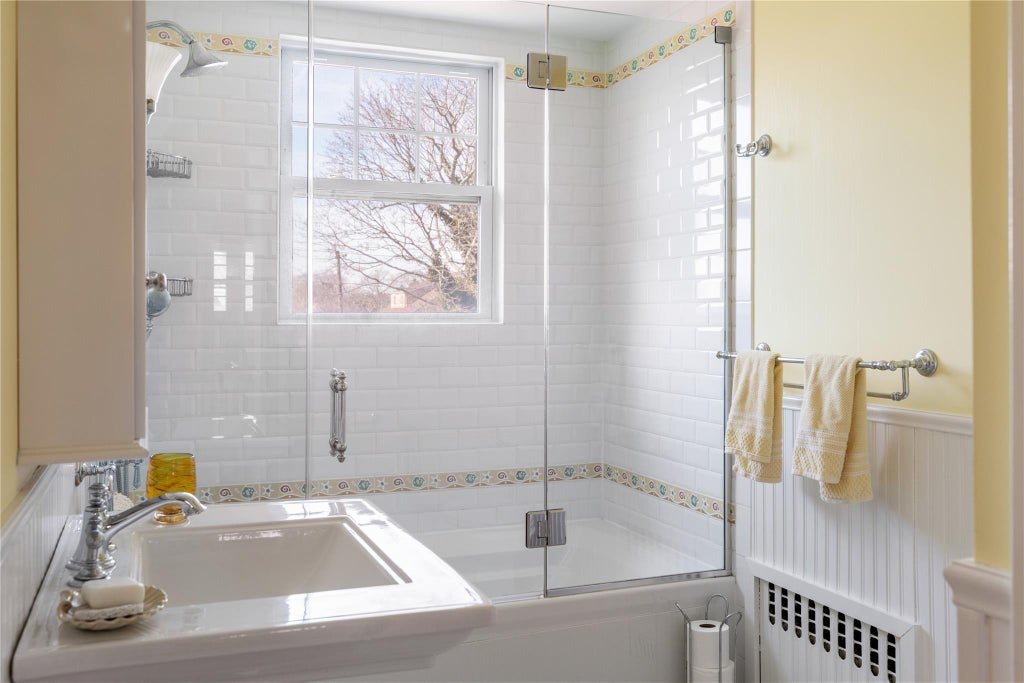 26 of 36 - 147 Windsor Avenue, Brightwaters, NY