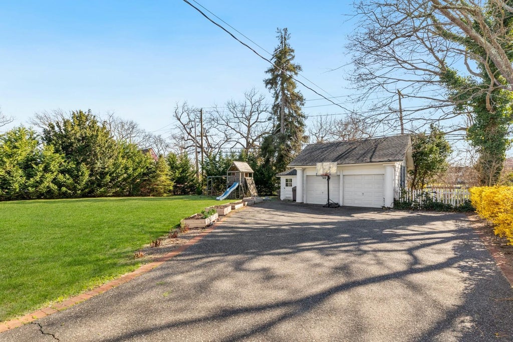 31 of 36 - 147 Windsor Avenue, Brightwaters, NY