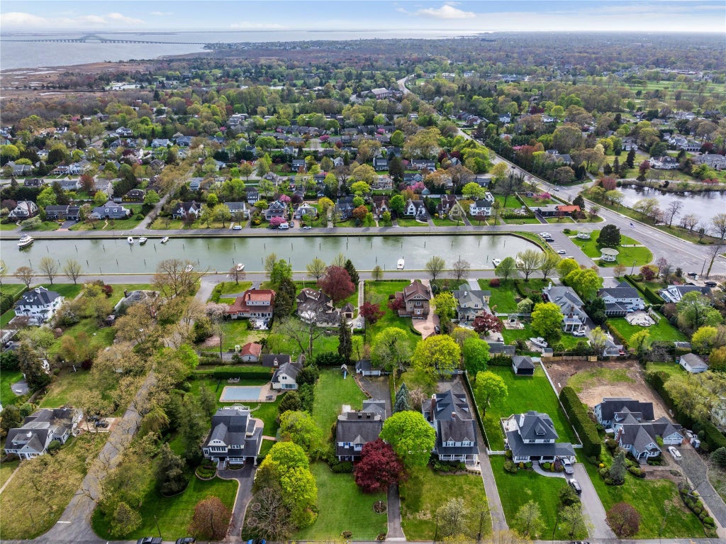 35 of 36 - 147 Windsor Avenue, Brightwaters, NY