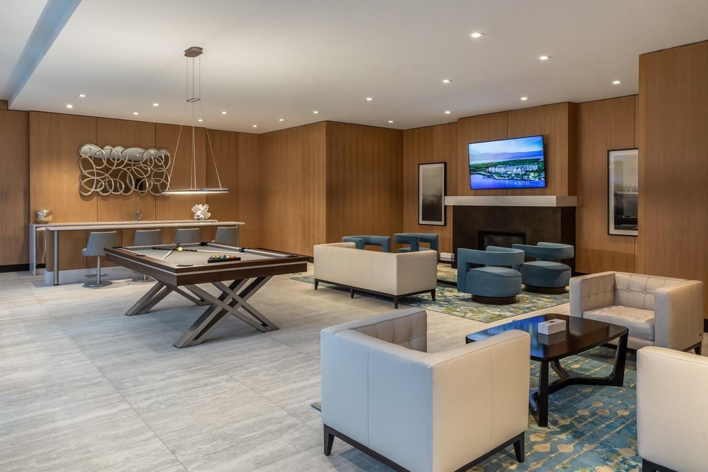 18 of 24 - 100 Garvies Point Road 1211, Glen Cove, NY