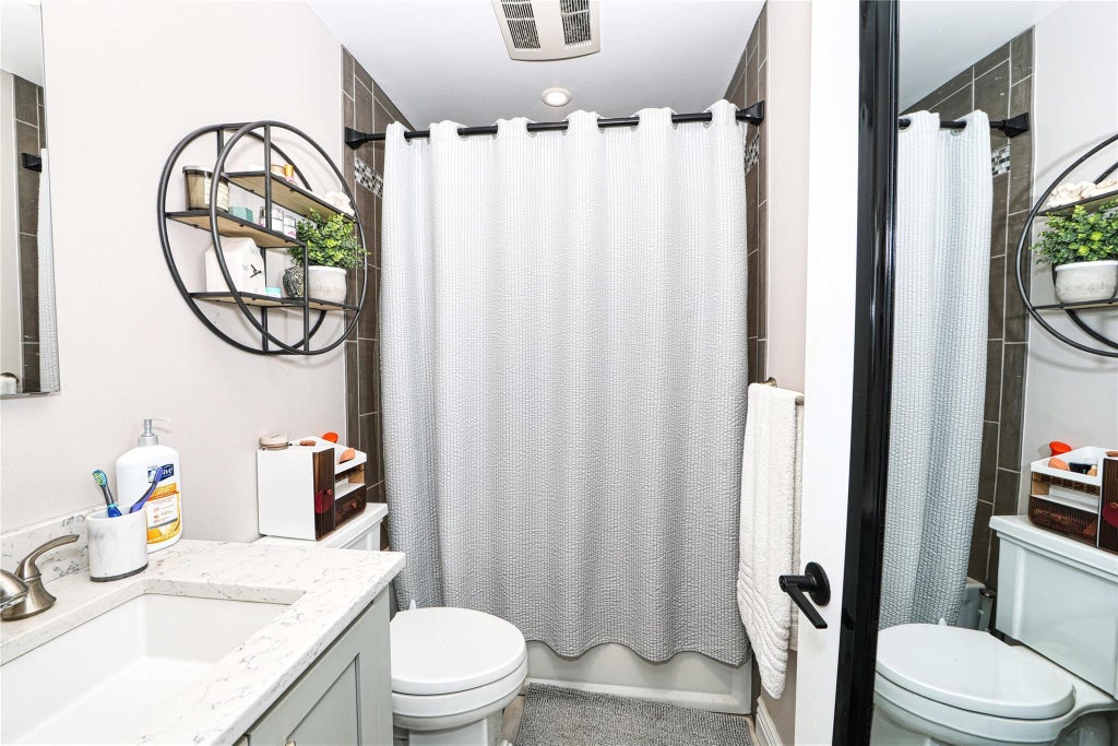 9 of 15 - 2355 Pershing Boulevard # 712, Baldwin, NY