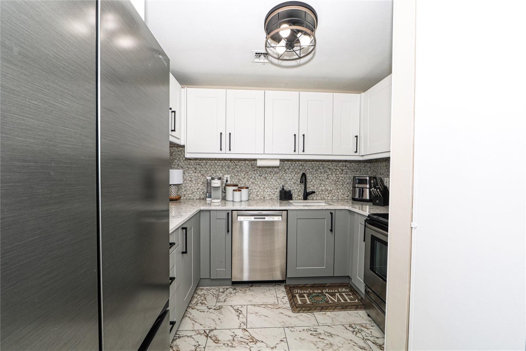 5 of 15 - 2355 Pershing Boulevard # 712, Baldwin, NY