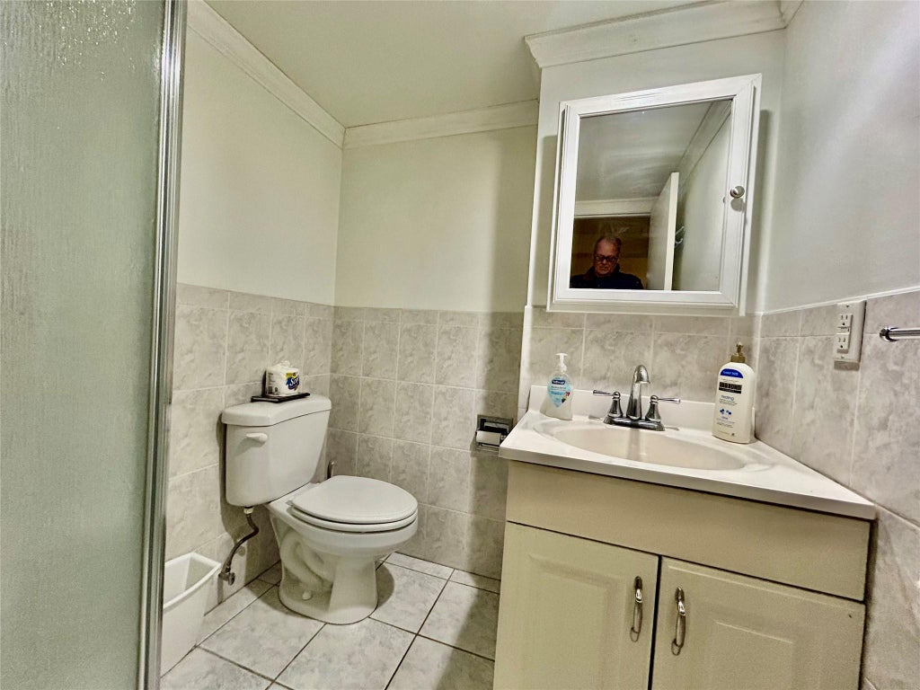 15 of 21 - 1063 Gridley St., Bay Shore, NY