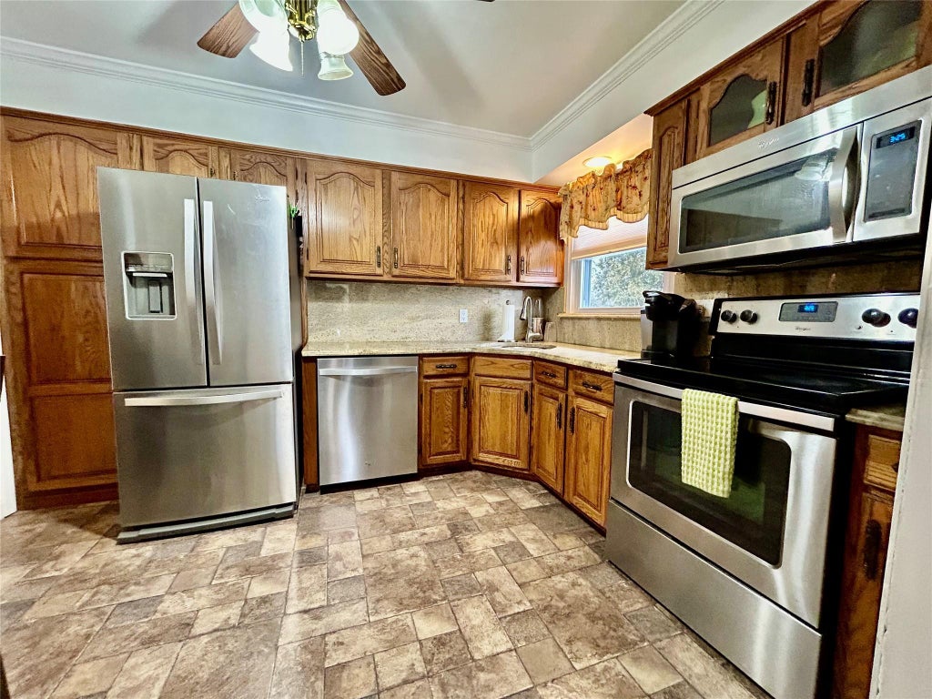 6 of 21 - 1063 Gridley St., Bay Shore, NY