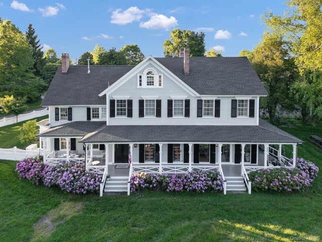 16 State School Road, Warwick