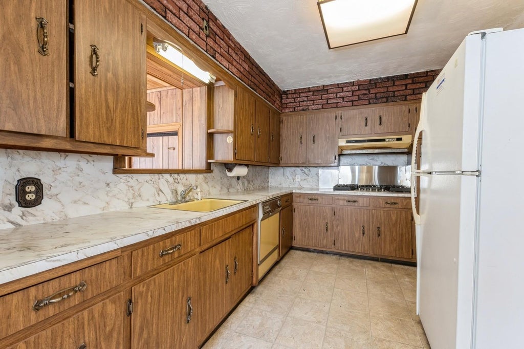 11 of 43 - 379 Rolling St., Malverne, NY
