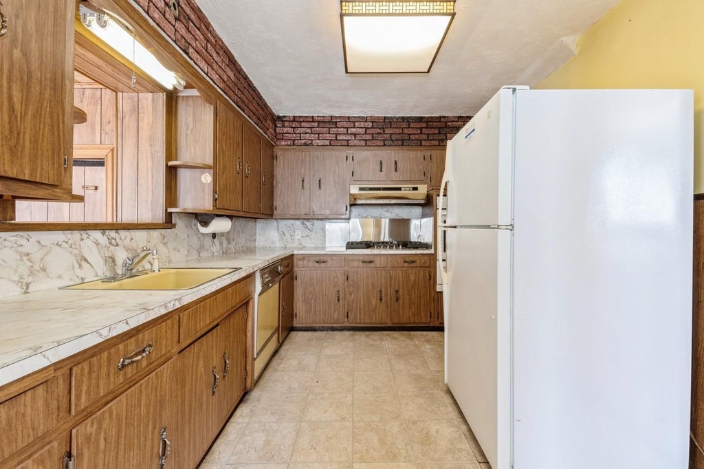 12 of 43 - 379 Rolling St., Malverne, NY
