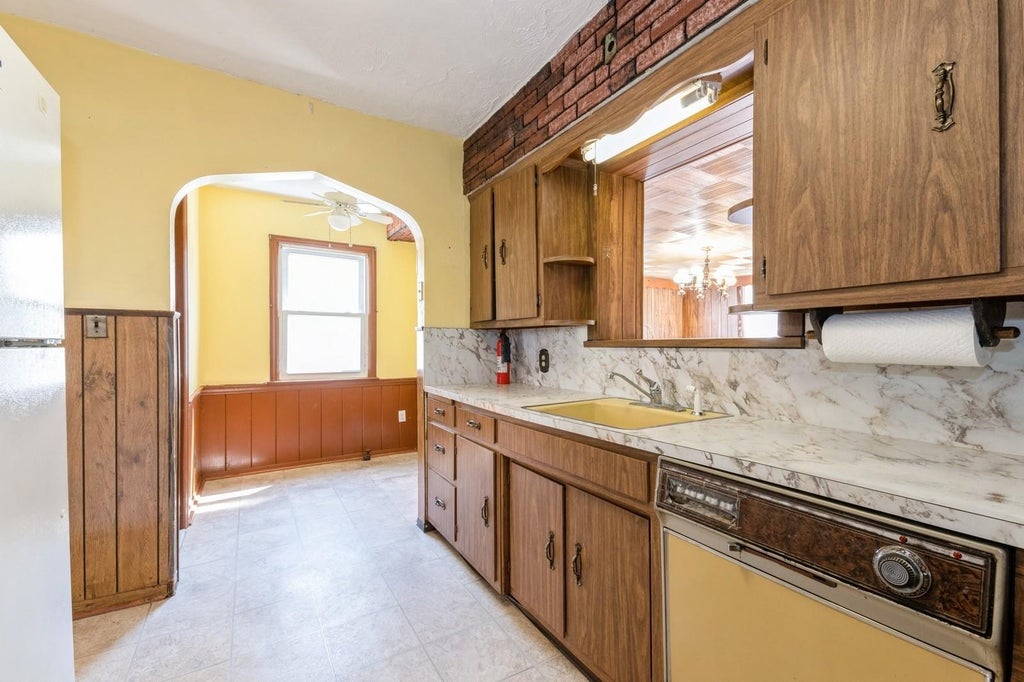 13 of 43 - 379 Rolling St., Malverne, NY