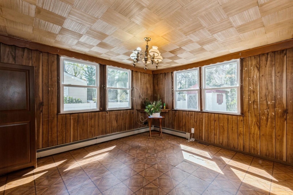 17 of 43 - 379 Rolling St., Malverne, NY
