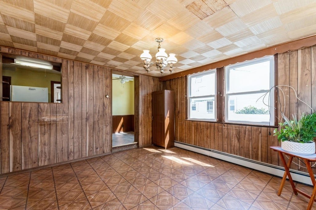 18 of 43 - 379 Rolling St., Malverne, NY