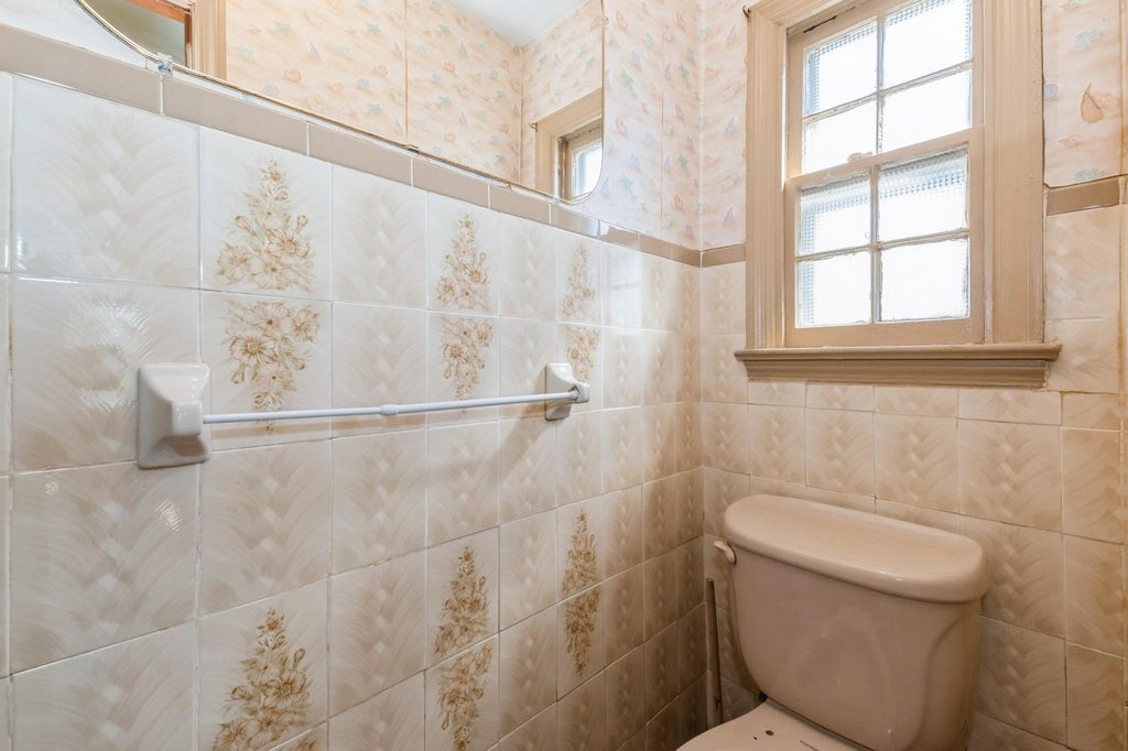 19 of 43 - 379 Rolling St., Malverne, NY