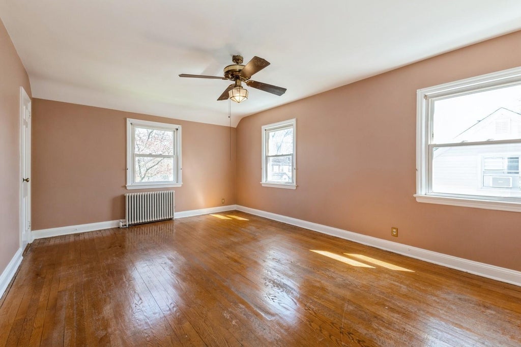 23 of 43 - 379 Rolling St., Malverne, NY