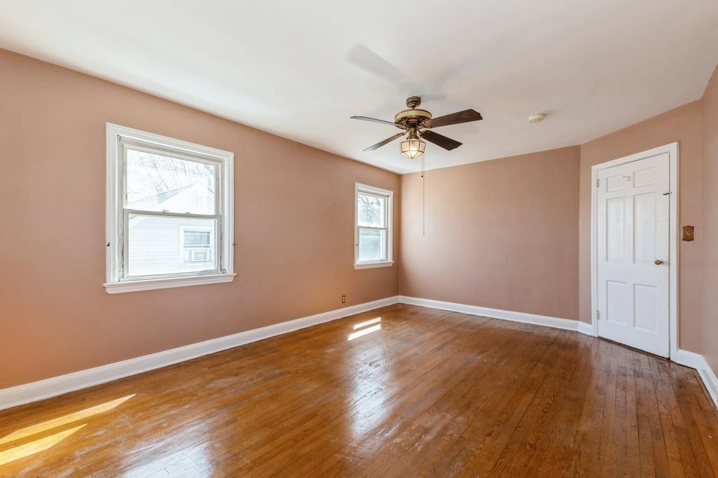 24 of 43 - 379 Rolling St., Malverne, NY