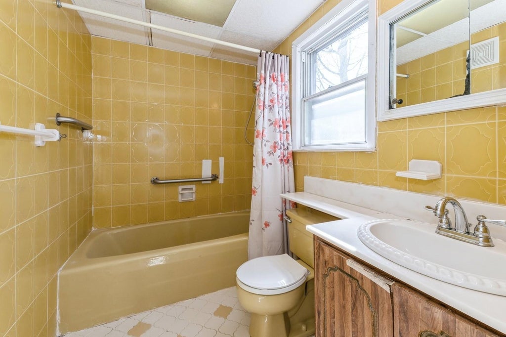 26 of 43 - 379 Rolling St., Malverne, NY