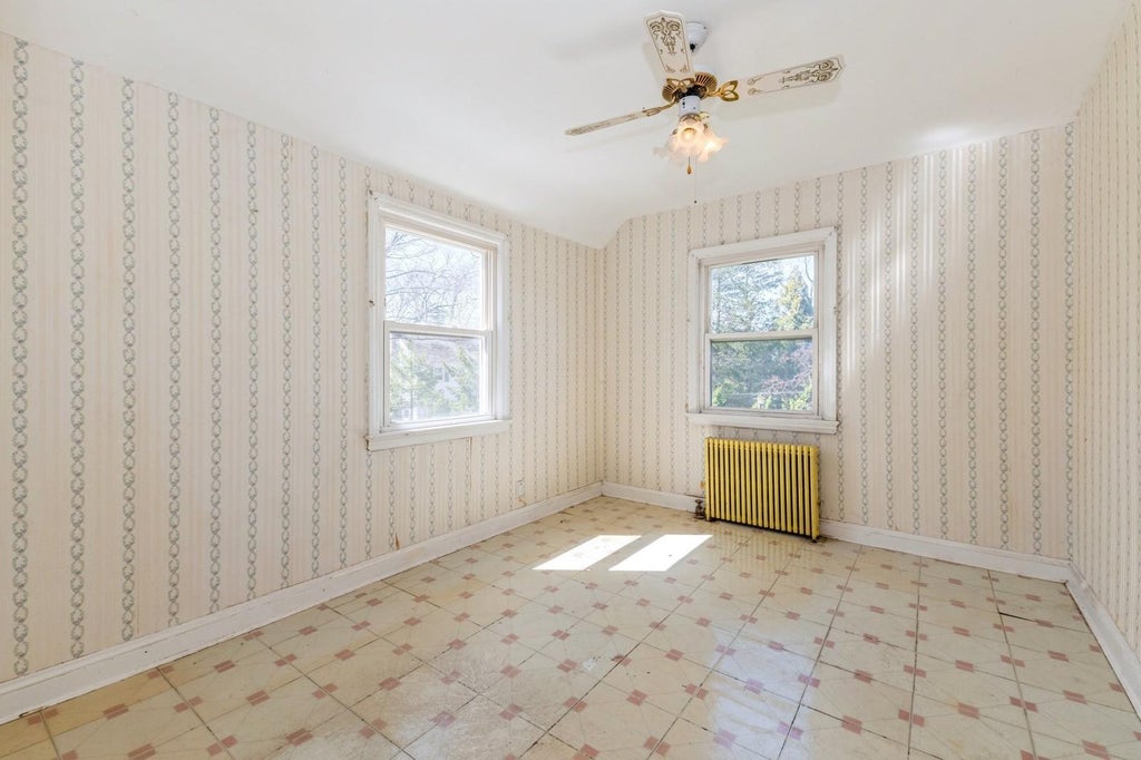 28 of 43 - 379 Rolling St., Malverne, NY