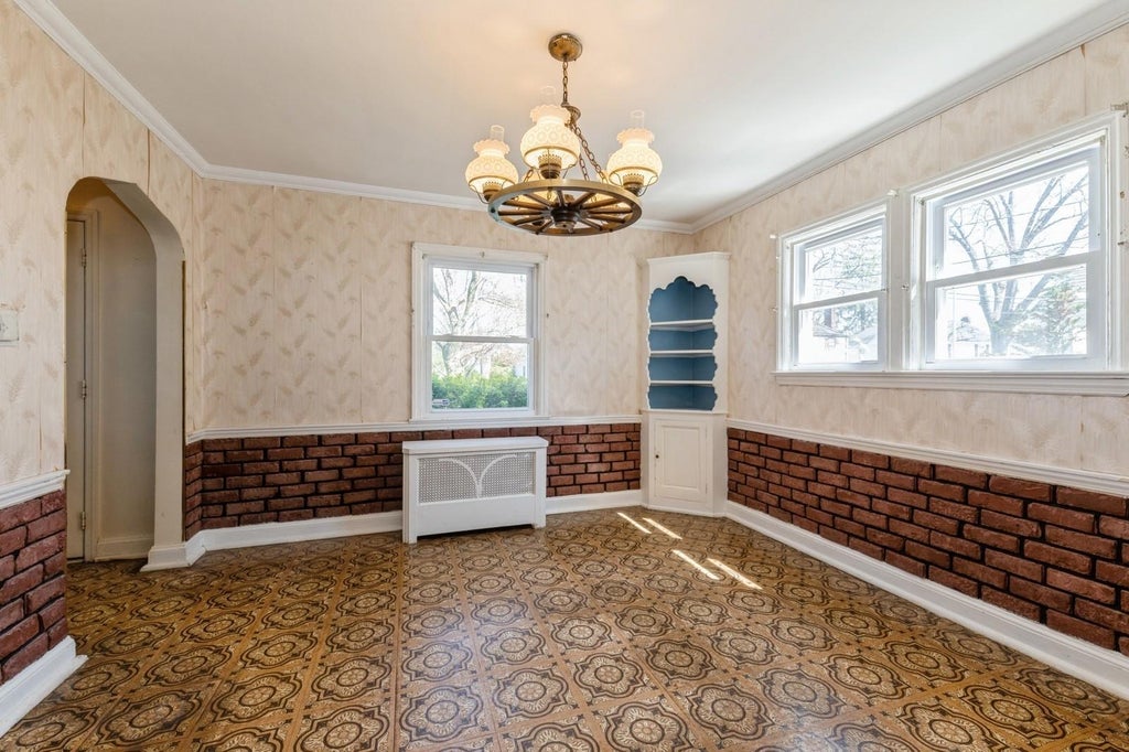 2 of 43 - 379 Rolling St., Malverne, NY
