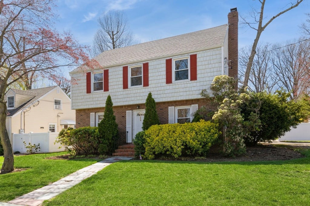 32 of 43 - 379 Rolling St., Malverne, NY