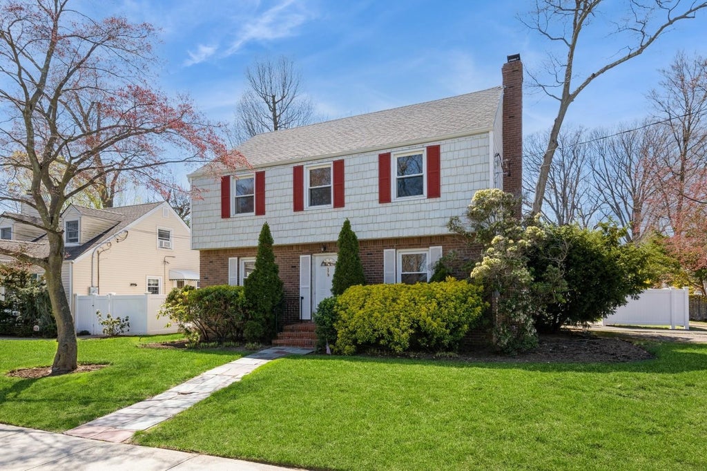 33 of 43 - 379 Rolling St., Malverne, NY