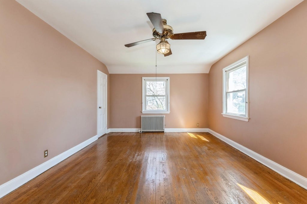3 of 43 - 379 Rolling St., Malverne, NY