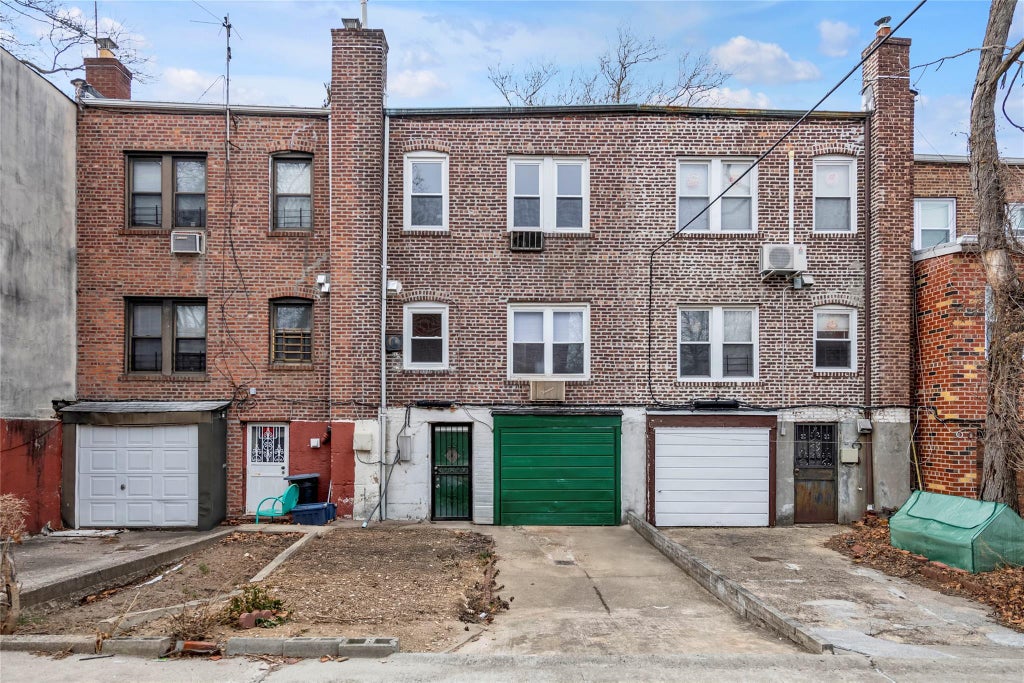 17 of 19 - 95-06 68th Avenue, Forest Hills, NY