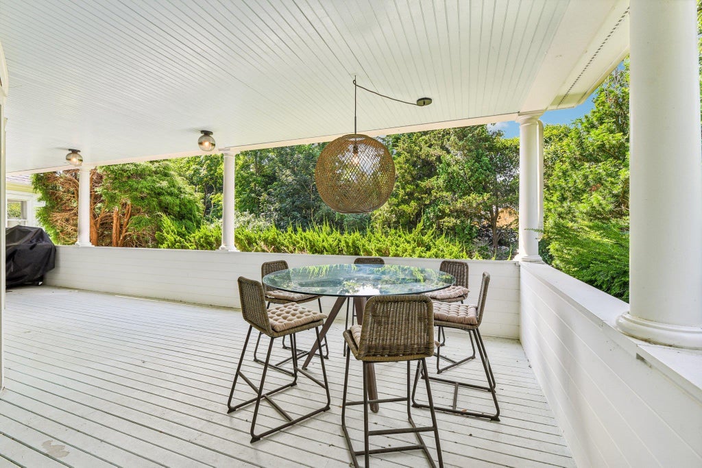 13 of 33 - 17 Oak Meadow Lane, Bellport Village, NY