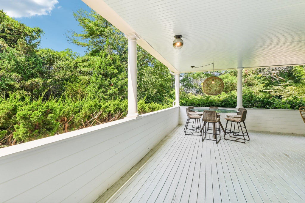 14 of 33 - 17 Oak Meadow Lane, Bellport Village, NY