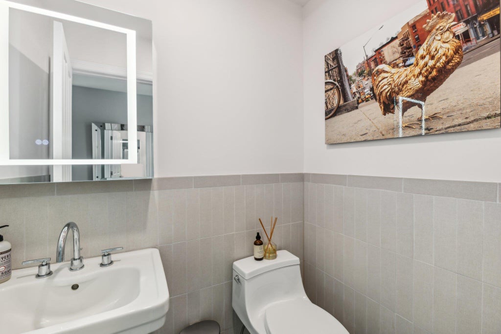 15 of 33 - 17 Oak Meadow Lane, Bellport Village, NY