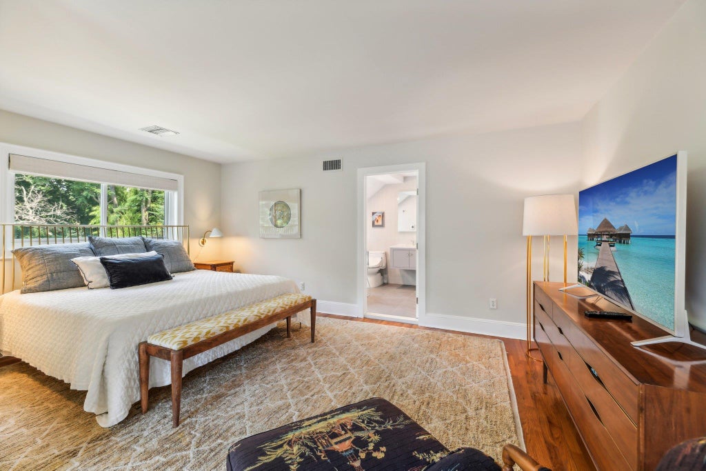 19 of 33 - 17 Oak Meadow Lane, Bellport Village, NY