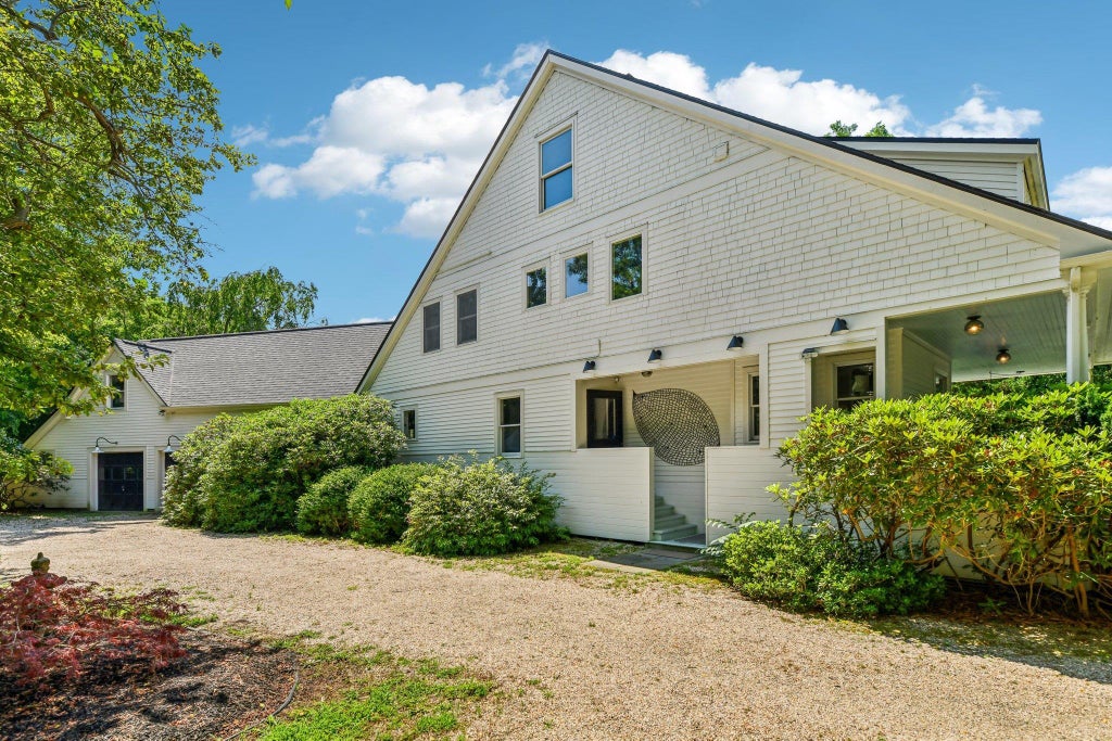 25 of 33 - 17 Oak Meadow Lane, Bellport Village, NY