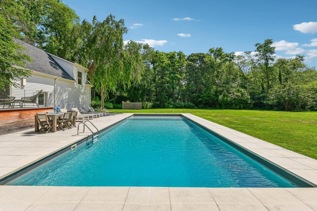 27 of 33 - 17 Oak Meadow Lane, Bellport Village, NY