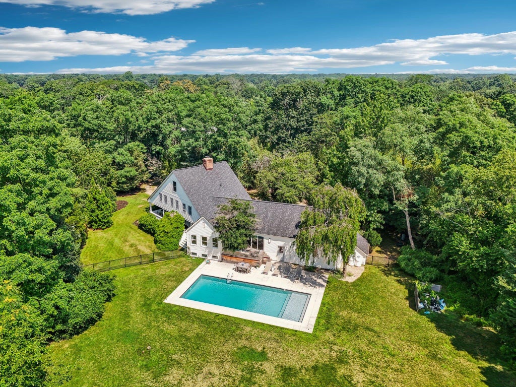 29 of 33 - 17 Oak Meadow Lane, Bellport Village, NY