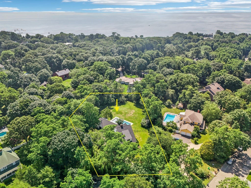 31 of 33 - 17 Oak Meadow Lane, Bellport Village, NY