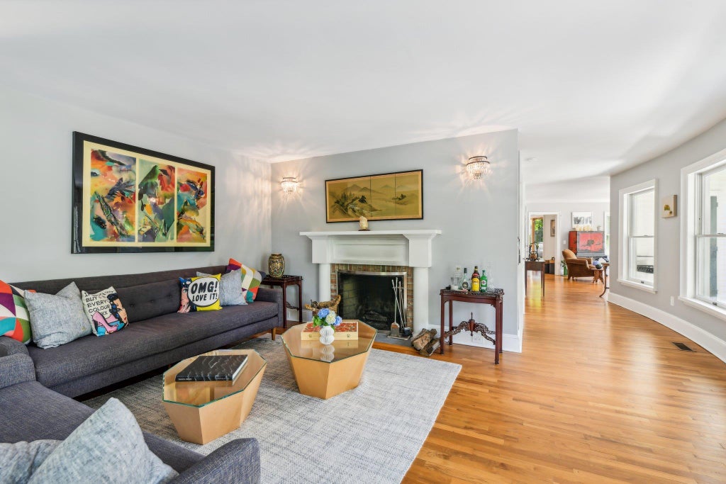 3 of 33 - 17 Oak Meadow Lane, Bellport Village, NY