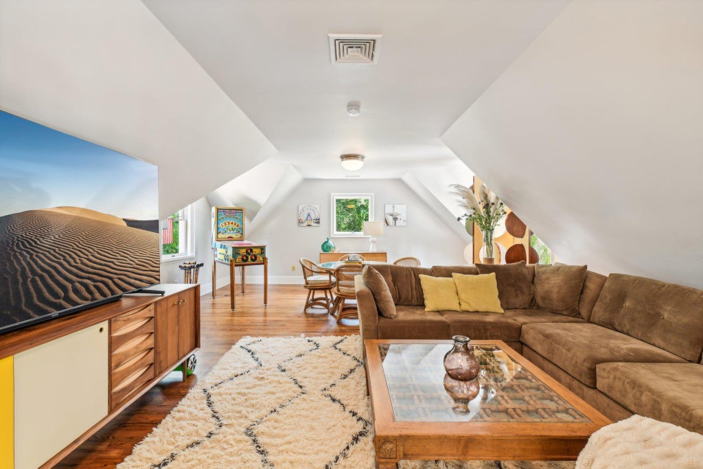 5 of 33 - 17 Oak Meadow Lane, Bellport Village, NY