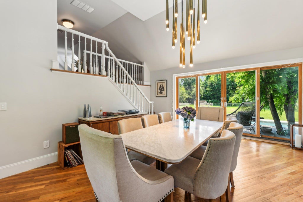 7 of 33 - 17 Oak Meadow Lane, Bellport Village, NY