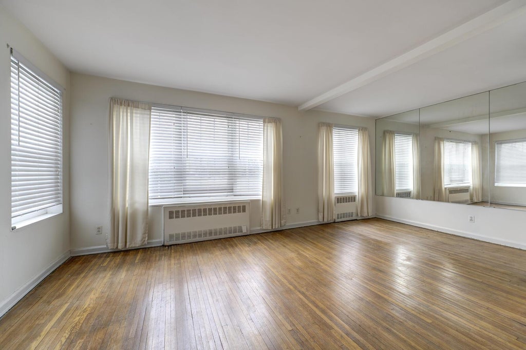 4 of 16 - 366 Stewart Avenue # A8, Garden City, NY