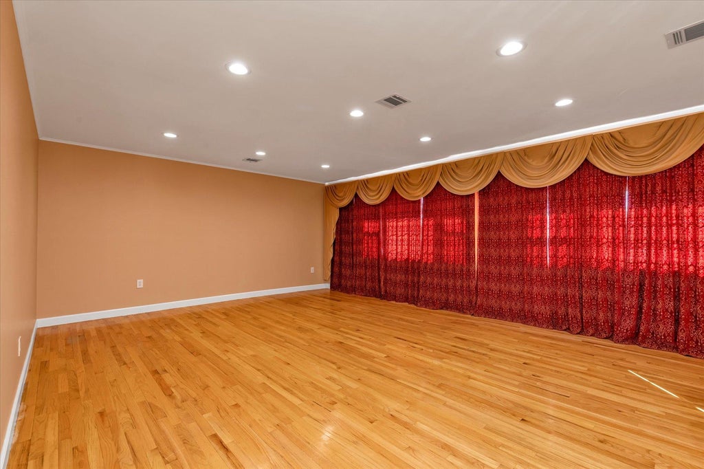 10 of 29 - 69 Lloyd Court, East Meadow, NY
