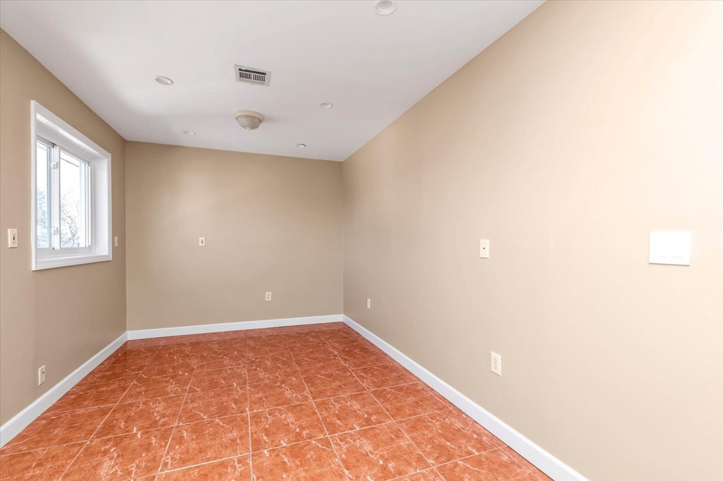 13 of 29 - 69 Lloyd Court, East Meadow, NY