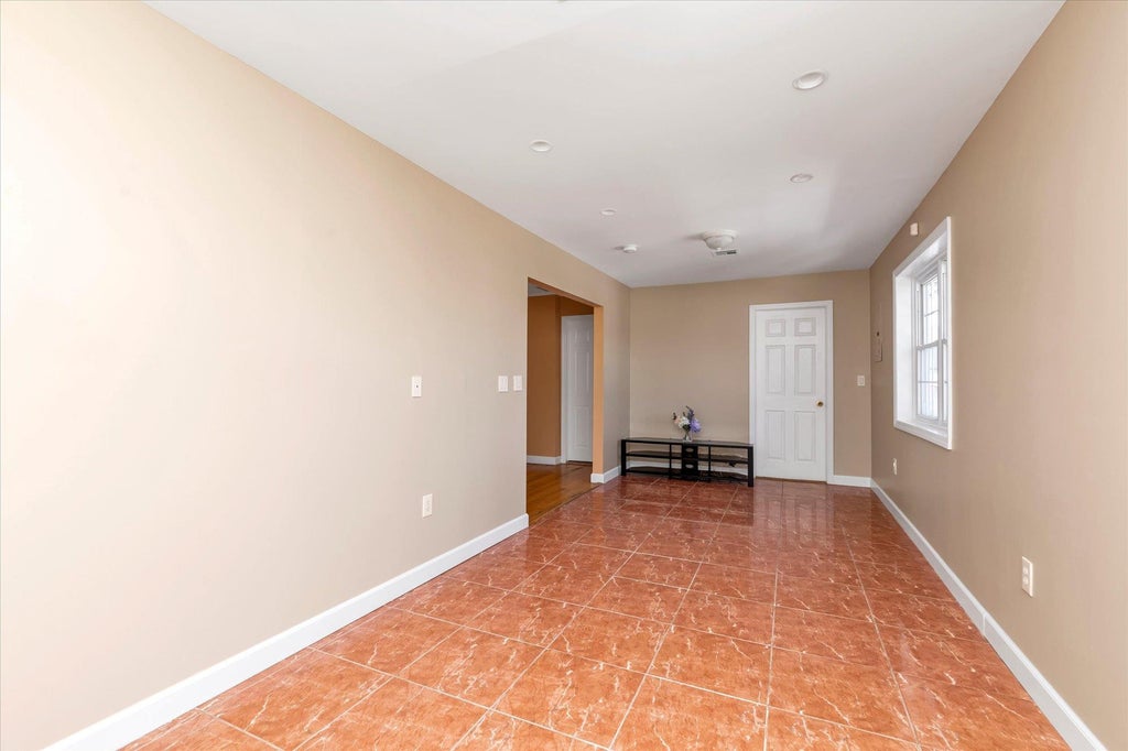 14 of 29 - 69 Lloyd Court, East Meadow, NY