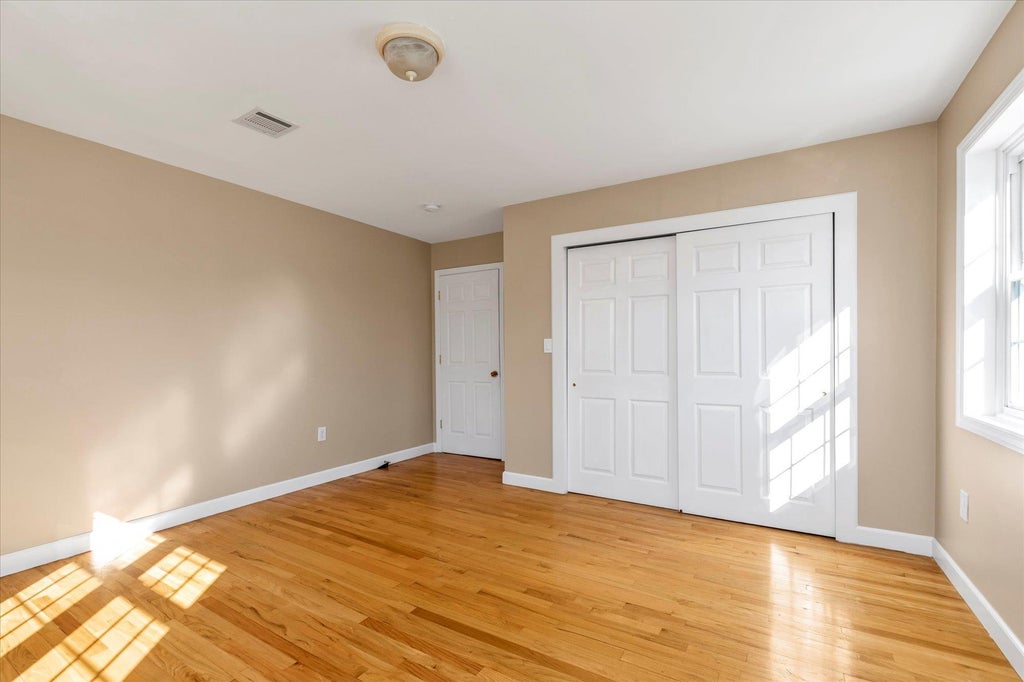 18 of 29 - 69 Lloyd Court, East Meadow, NY