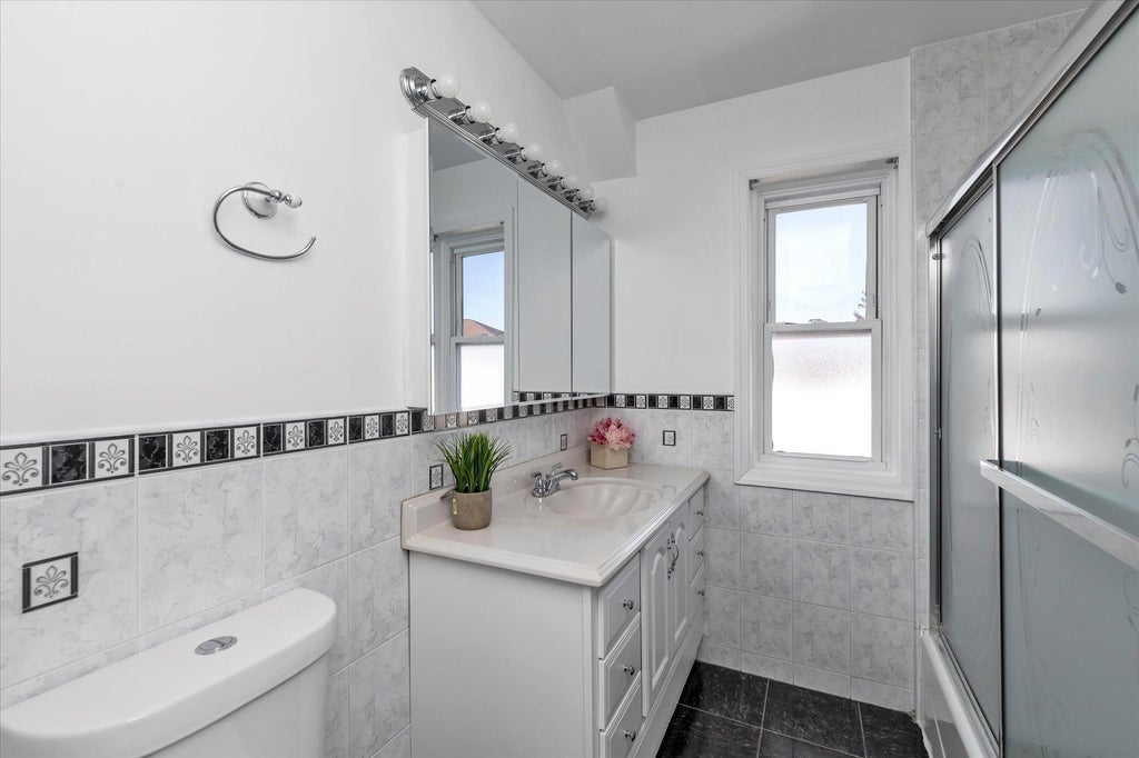 20 of 29 - 69 Lloyd Court, East Meadow, NY