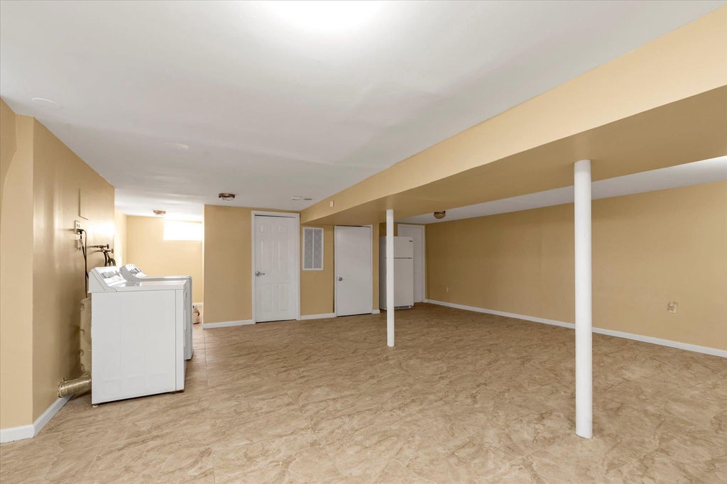 21 of 29 - 69 Lloyd Court, East Meadow, NY