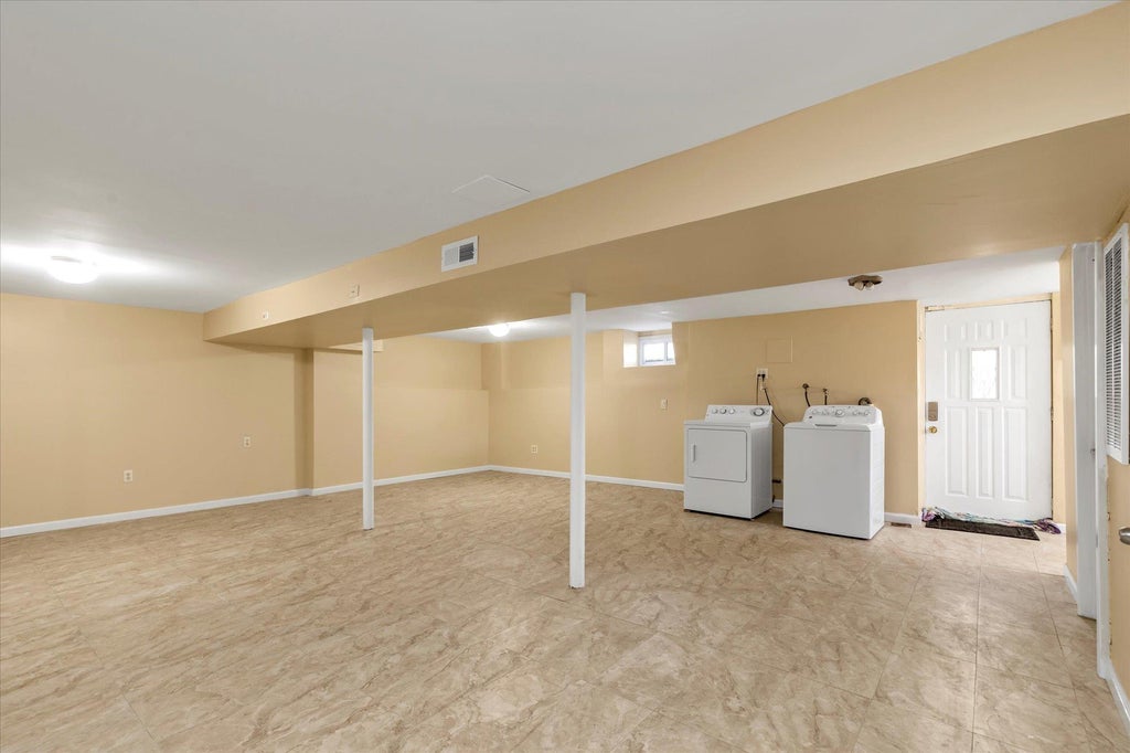 22 of 29 - 69 Lloyd Court, East Meadow, NY